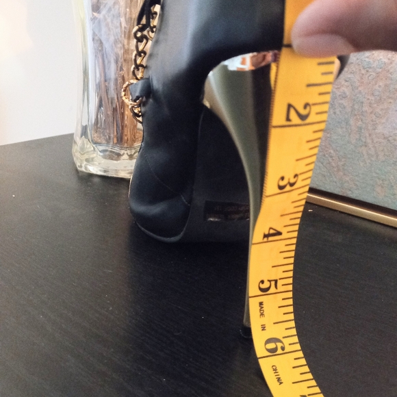 Wild Rose Black & Gold Faux Leather Stilettos Size 8 - Picture 8 of 10